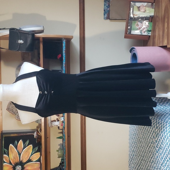 unbranded Dresses & Skirts - ✅SOLD✅ Black velour halter dress size large